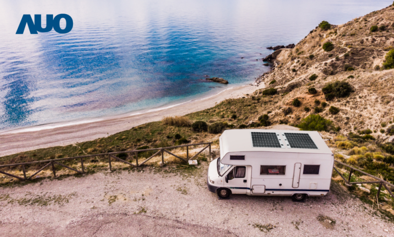 「可撓輕量化太陽光電板SunCurva」使用輕量特殊耐候型複合板取代傳統太陽能板的玻璃前板，不僅降低70%重量，每米平方僅3Kg；具有抗衝擊性能及通過電磁相容性測試，可應用於交通運輸工具，如露營車、遊艇等